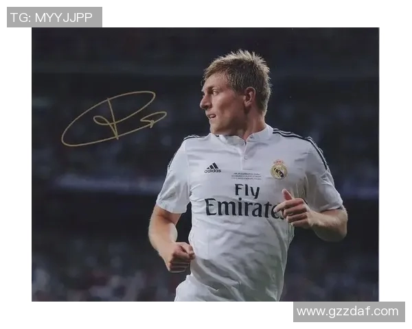 简单足球明星签名的魅力与收藏价值探讨